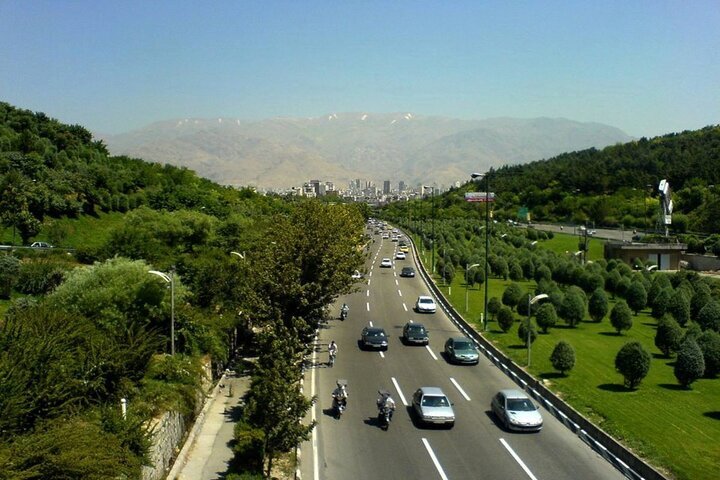 بزرگراهی در تهران سرسبز و زیبا